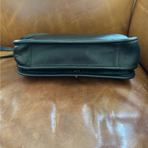 Vintage Black Turn Lock Leather Crossbody Dinky Bag Purse - Picture 4 of 15